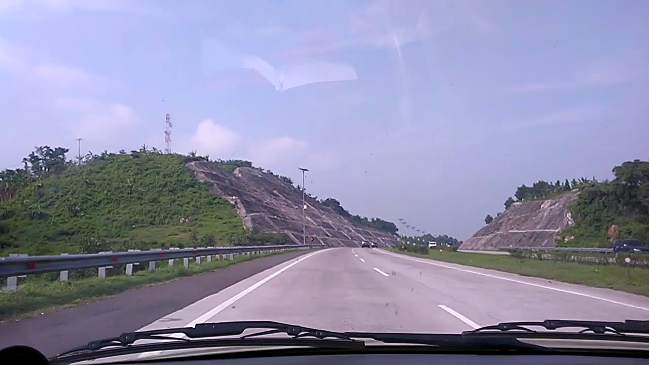 Penampakan !!! Batu (bleneng) di KM 182 tol Cipali