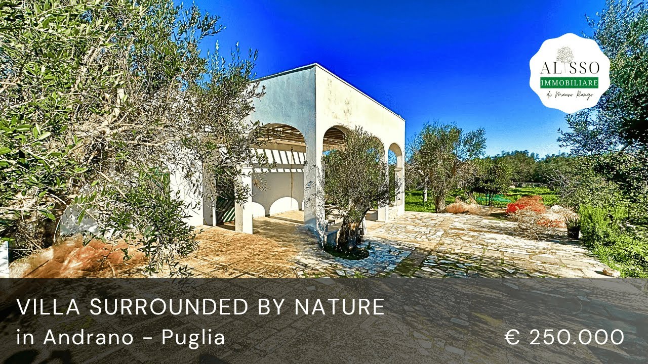 Villa surrounded by nature just a few minutes from the sea for sale in Andrano, Puglia