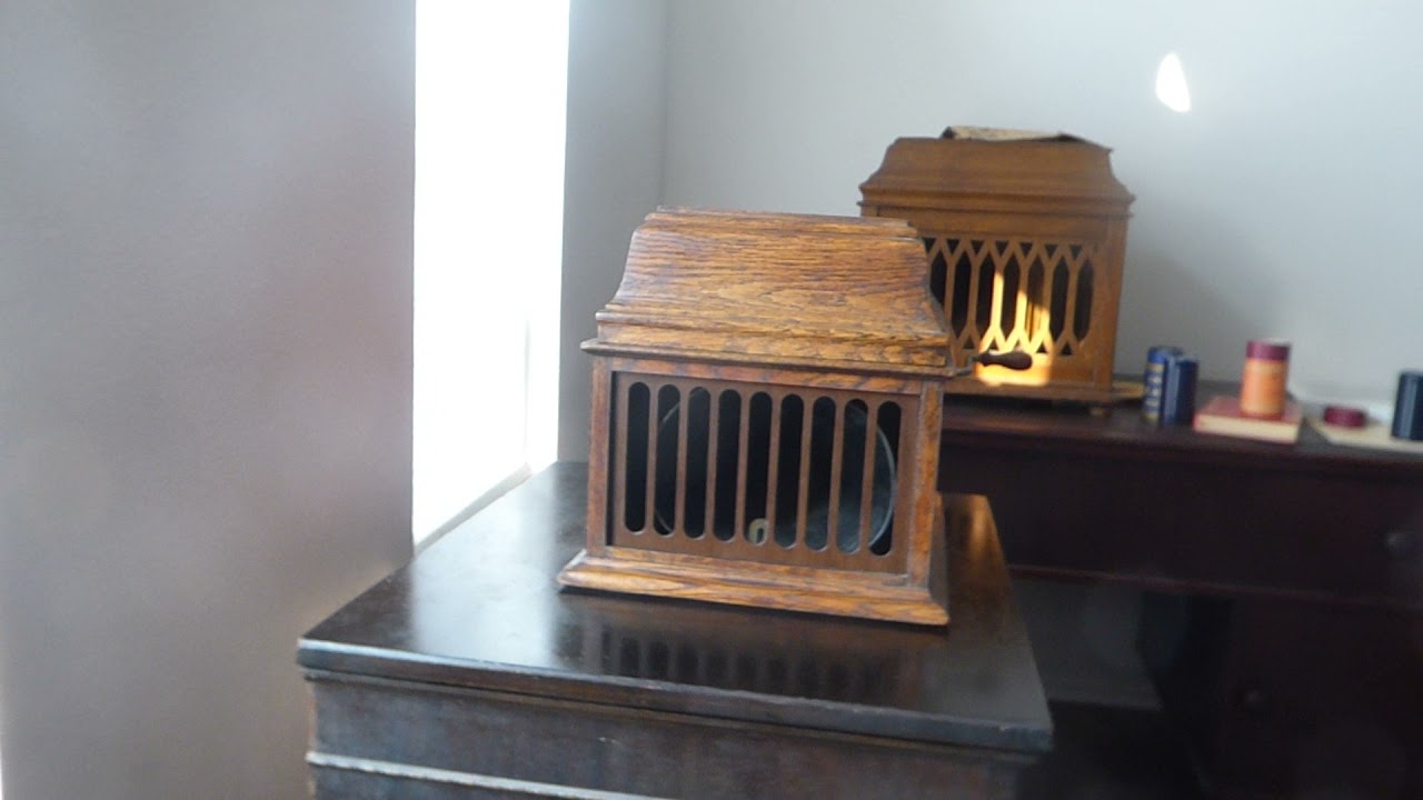 Edison Amberola 30 cylinder phonograph
