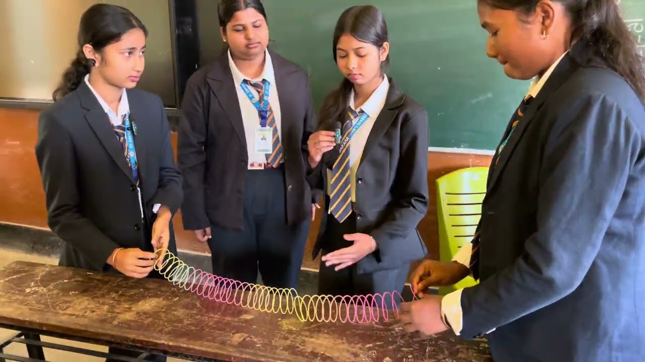 Longitudinal and transversal wave 🌊 by class-9 students by our Chutki n Co.