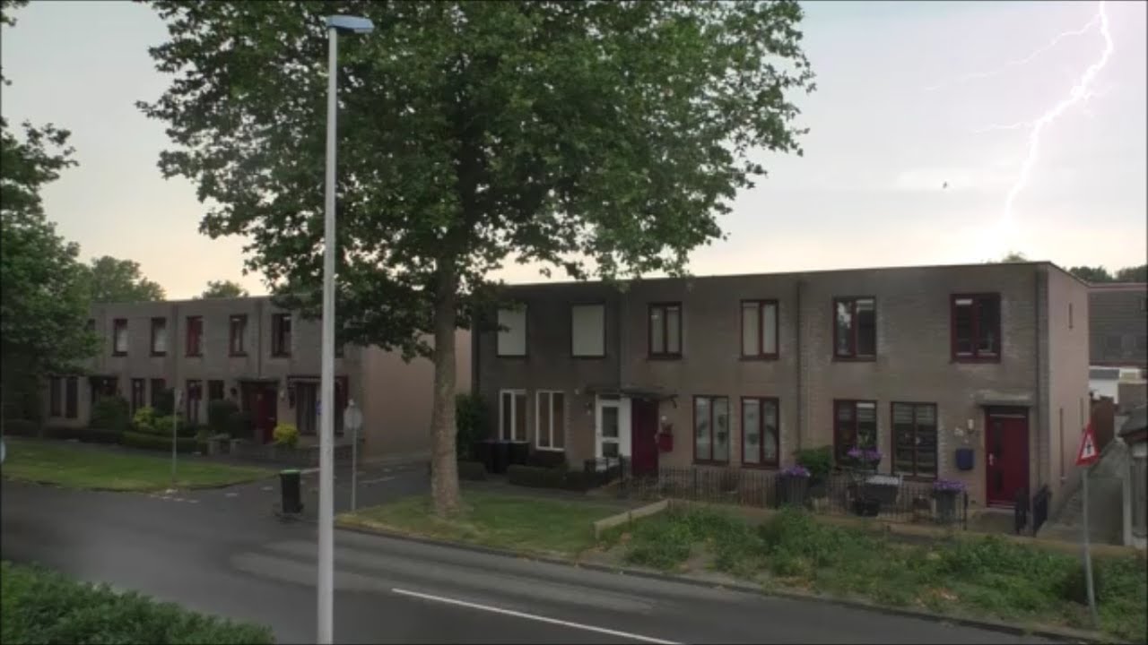 Onweersbui met nabije blikseminslag Spijkenisse - 22 juni 2017