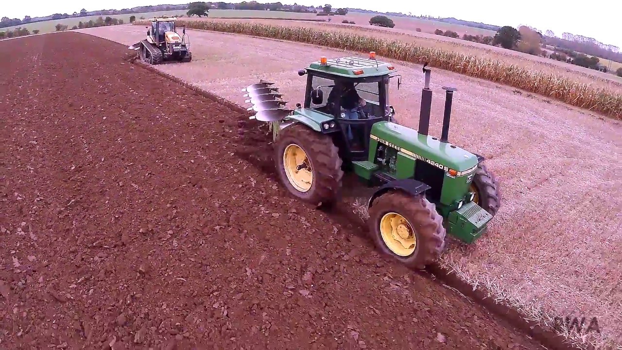 JD 4240S and Challenger Ploughing