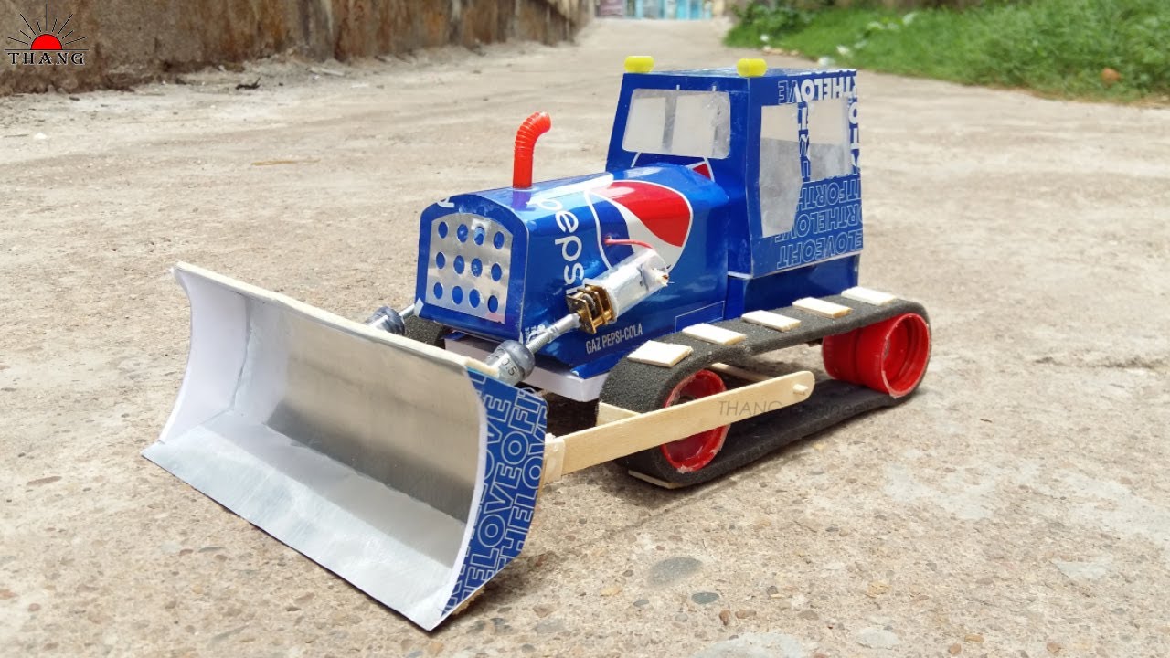 How to make RC Bulldozer at home with 4 DC Motor