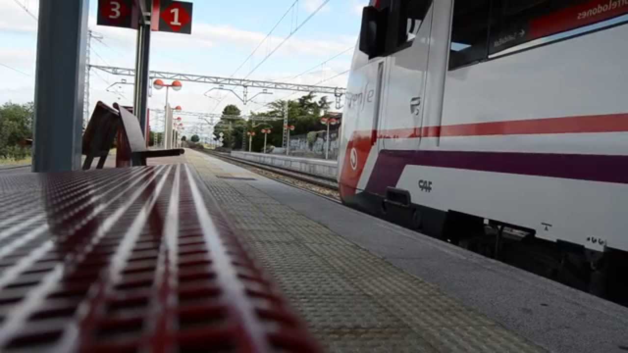 Renfe Cercan&iacute;as - 465.072 saliendo de Torrelodones