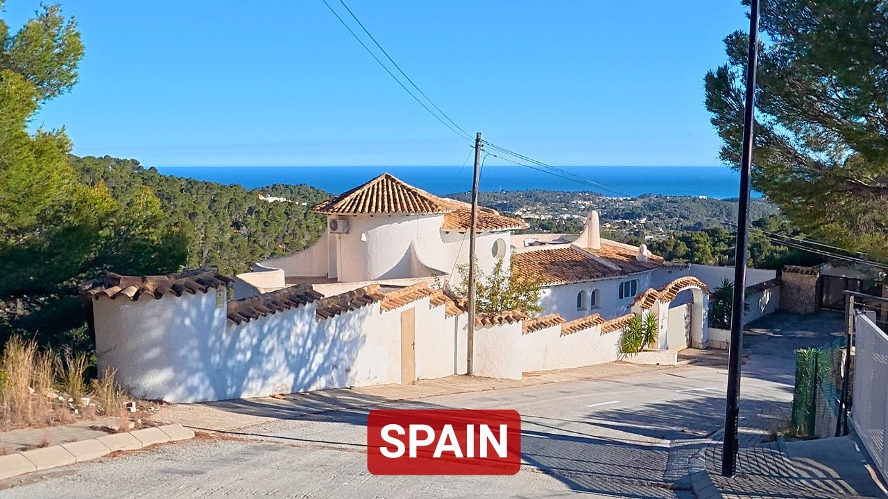 Altea, Spain | Driving the Costa Blanca's Picturesque Coastal Town