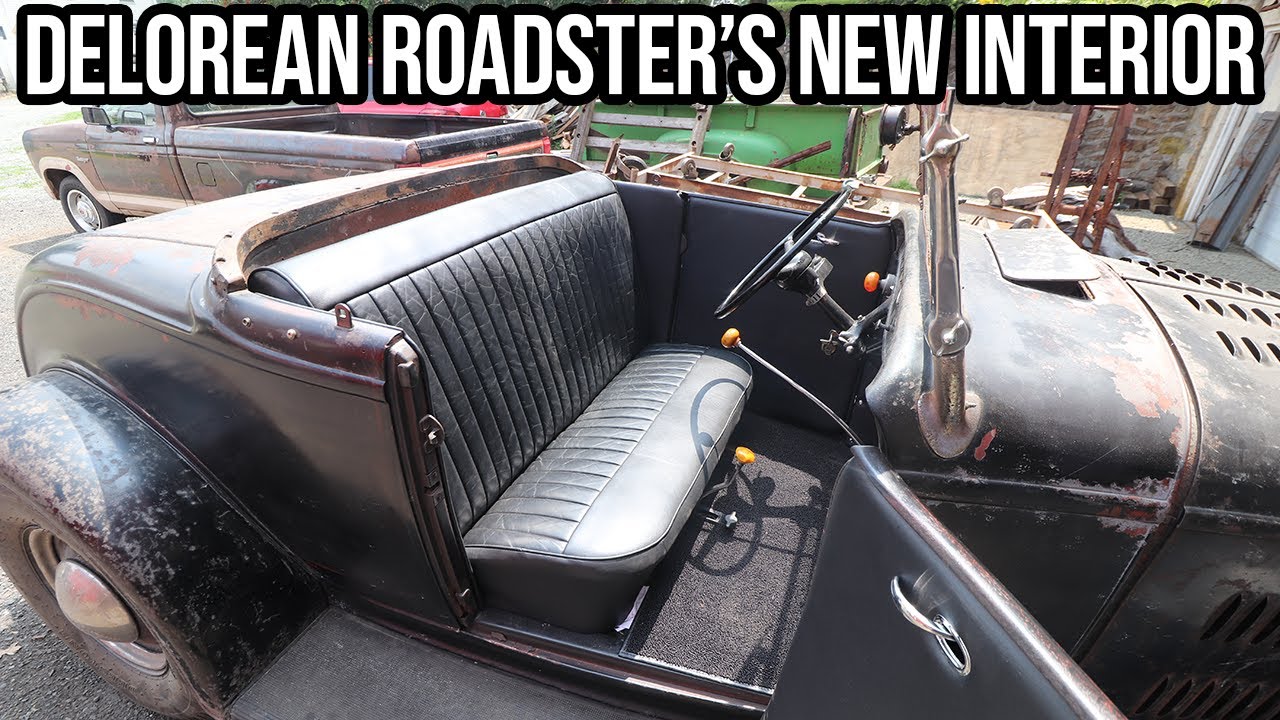 Новое сиденье Tuck & Roll Seat и черный салон DeLorean Roadster