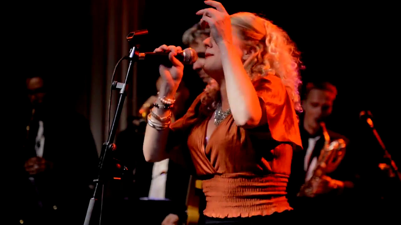 Floating - Laura Vane & The Vipertones - Live @ Bibelot 2011