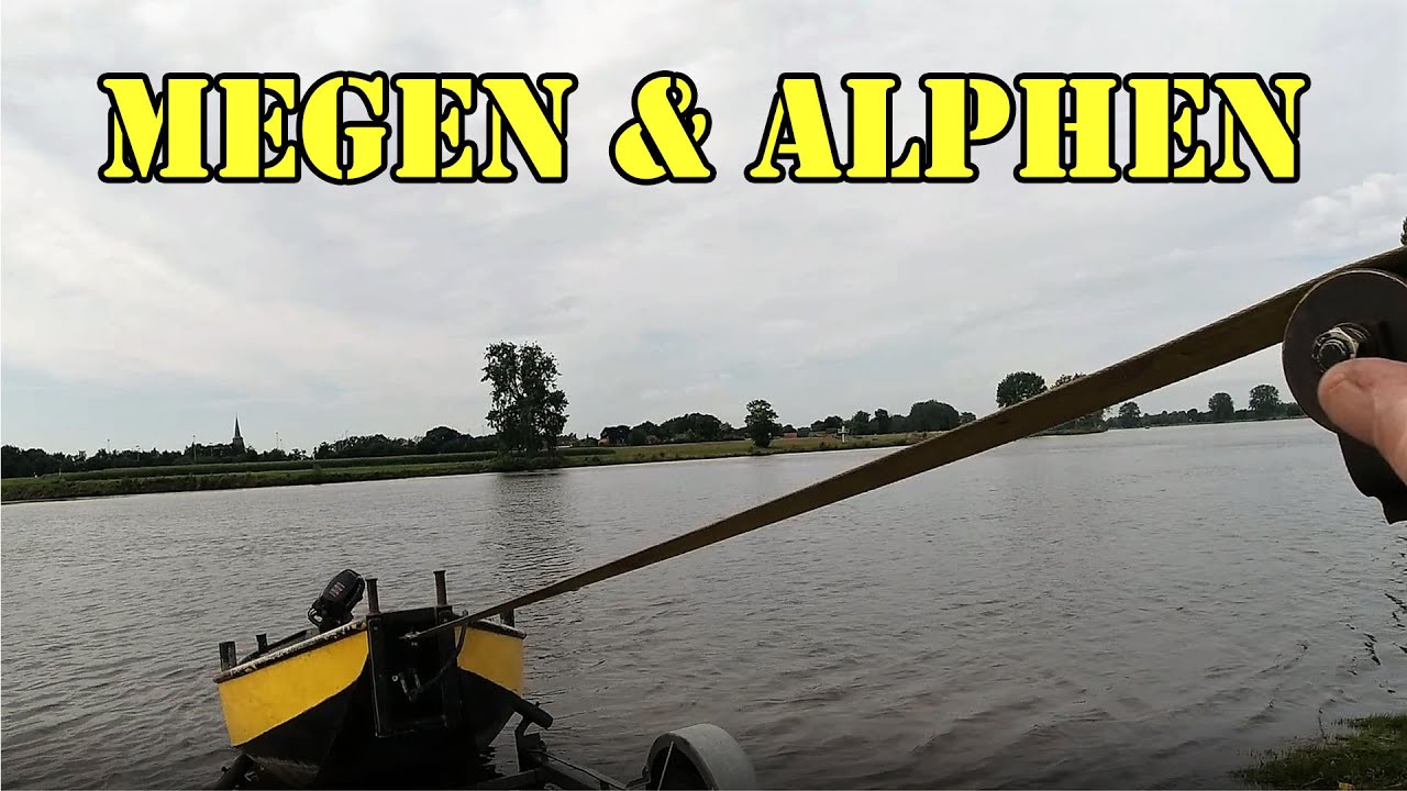 Veerponten van de gierinstallatie halen na het hoge water met geluid