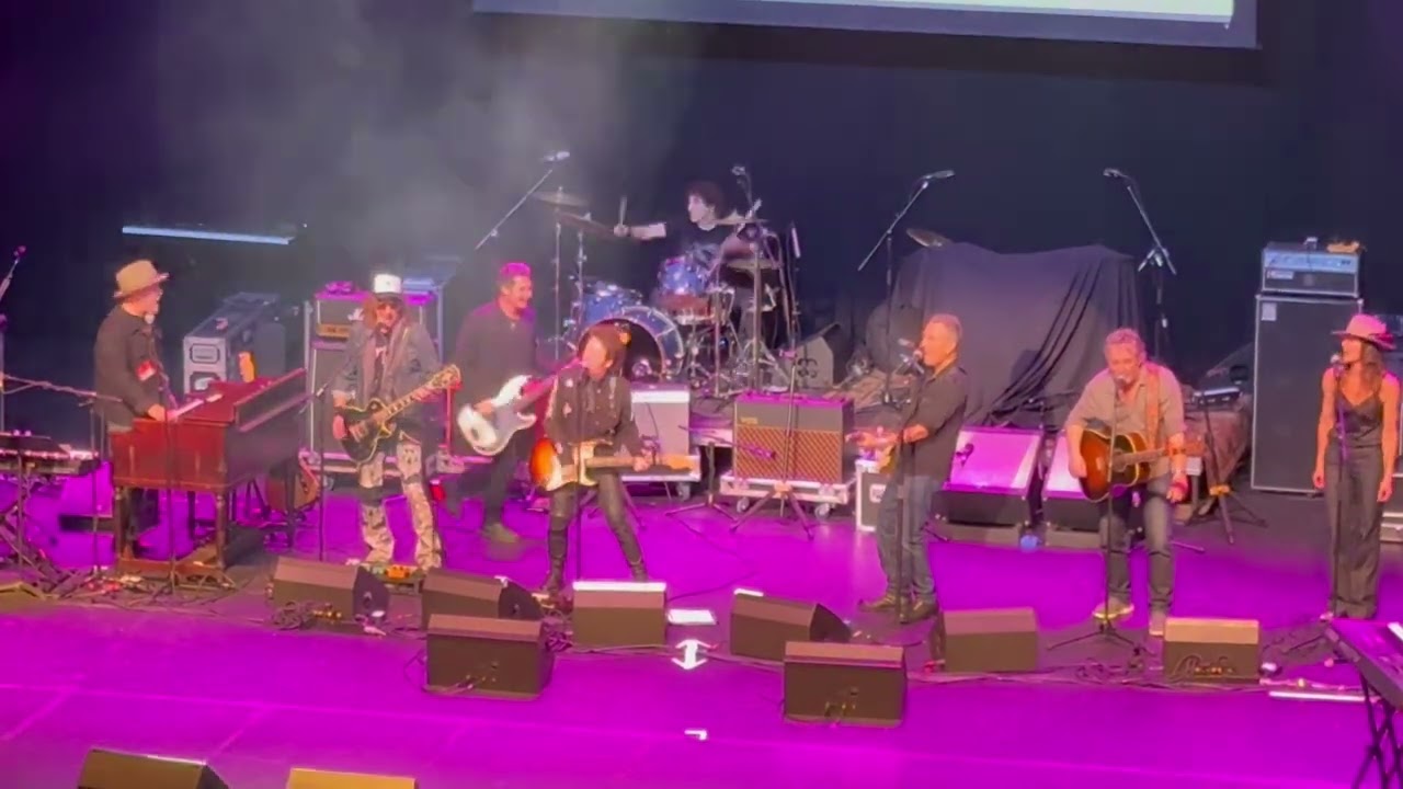 Willie Nile joined by Bruce Springsteen for One Guitar 🎸 Light of Day 2026 Bob’s birthday bash