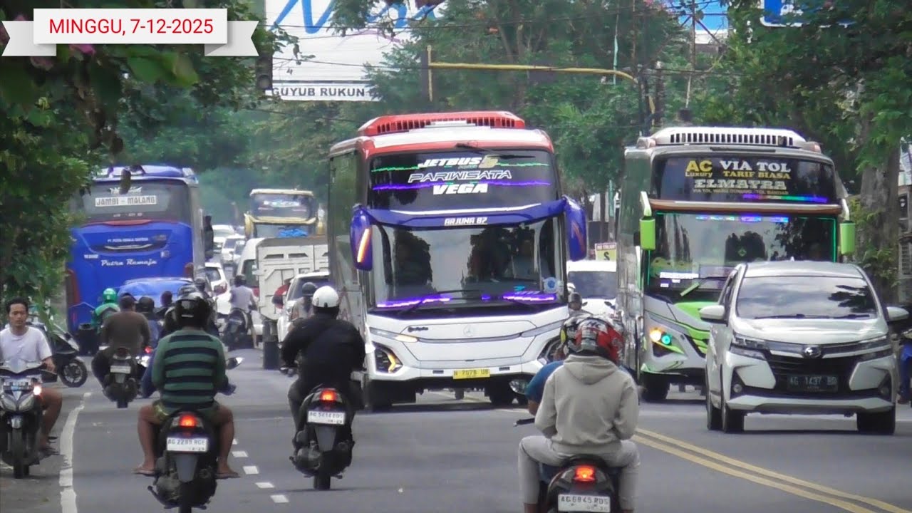 BUS PARIWISATA & REGULER HARI MINGGU, 7 DESEMBER 2025 DI JALAN RAYA TULUNGAGUNG 