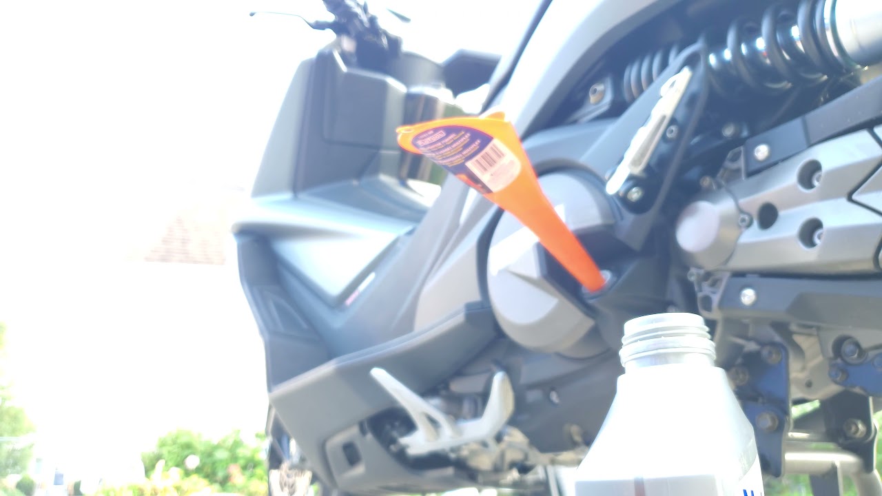 Kymco AK 550  - Oil Change - Part 2