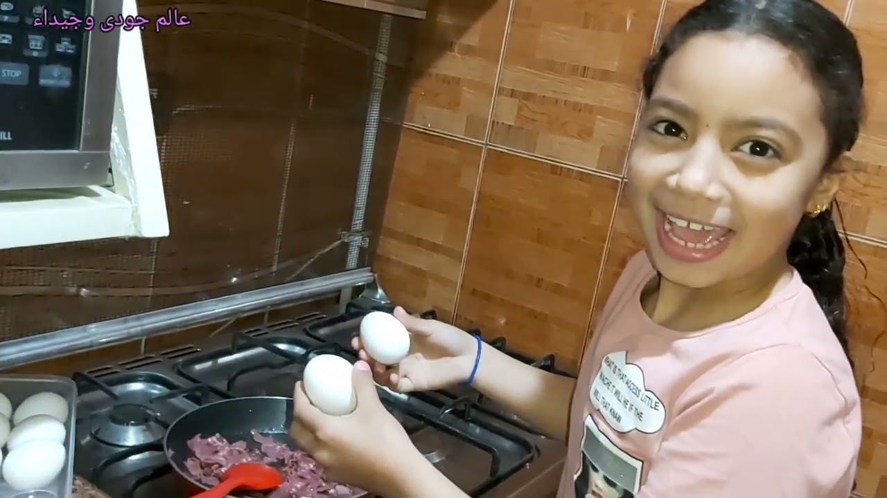 اشطر طفلة تكسر بيض وهى بتعمل السحور🍳🥚🥗🧆🍛منتهى الشقاوة والله🤣