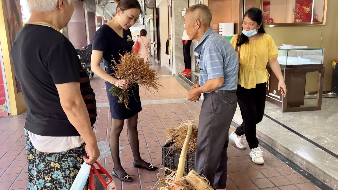 大陸國慶期間冷冷清清，蘋果手機加價一千元銷售。豬肉價上漲，沒工作的人到處躺着