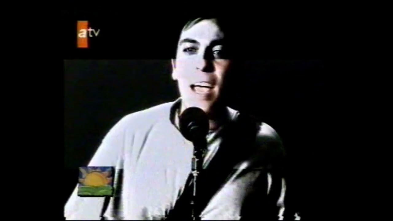 CEM BEZEYİŞ   .   Kaçıyorsun ya   .   Söz & Müzik : Cem Bezeyiş   .    1994    .