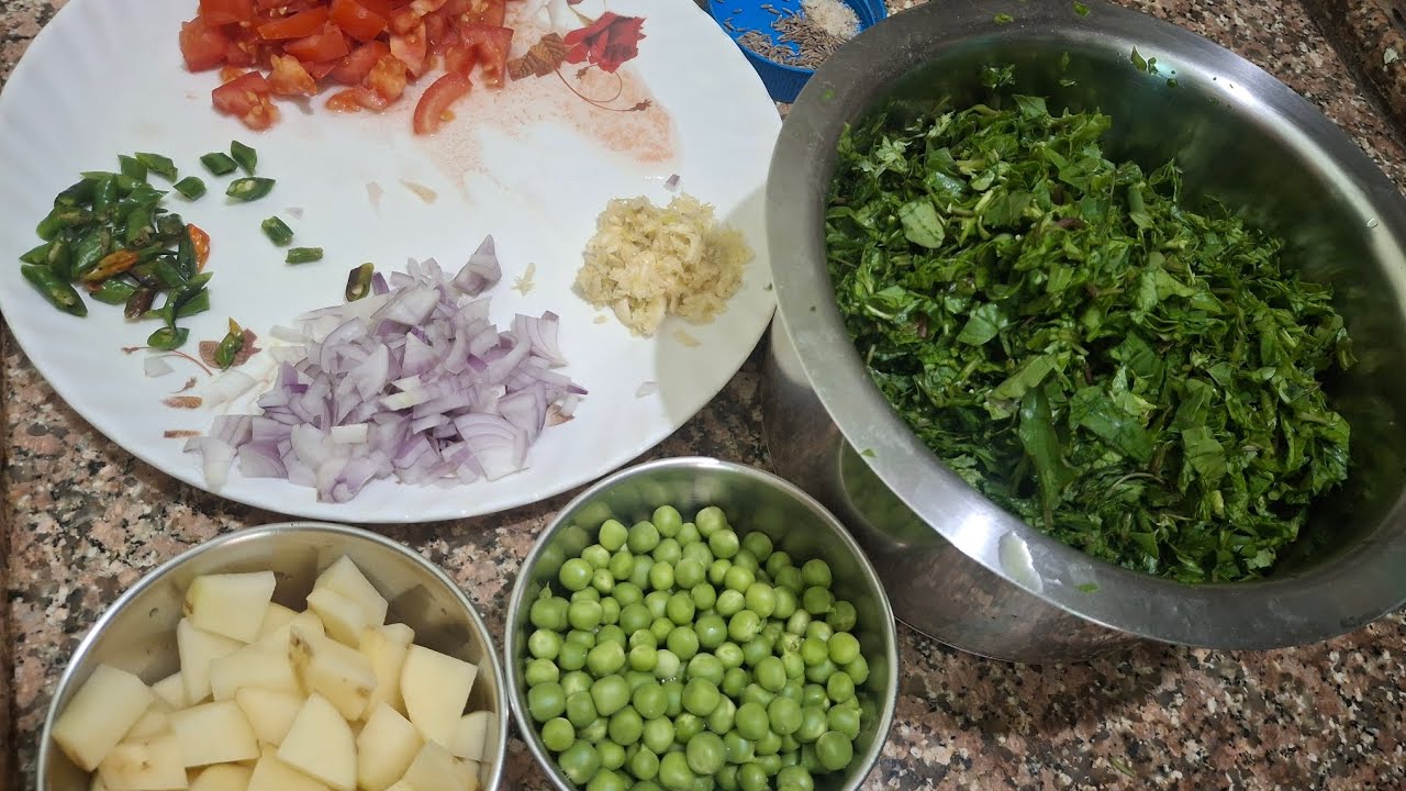 और कोई सब्ज़ी बनाने की जरूरत नहीं एक बार इस को खाने के बाद 😛👌