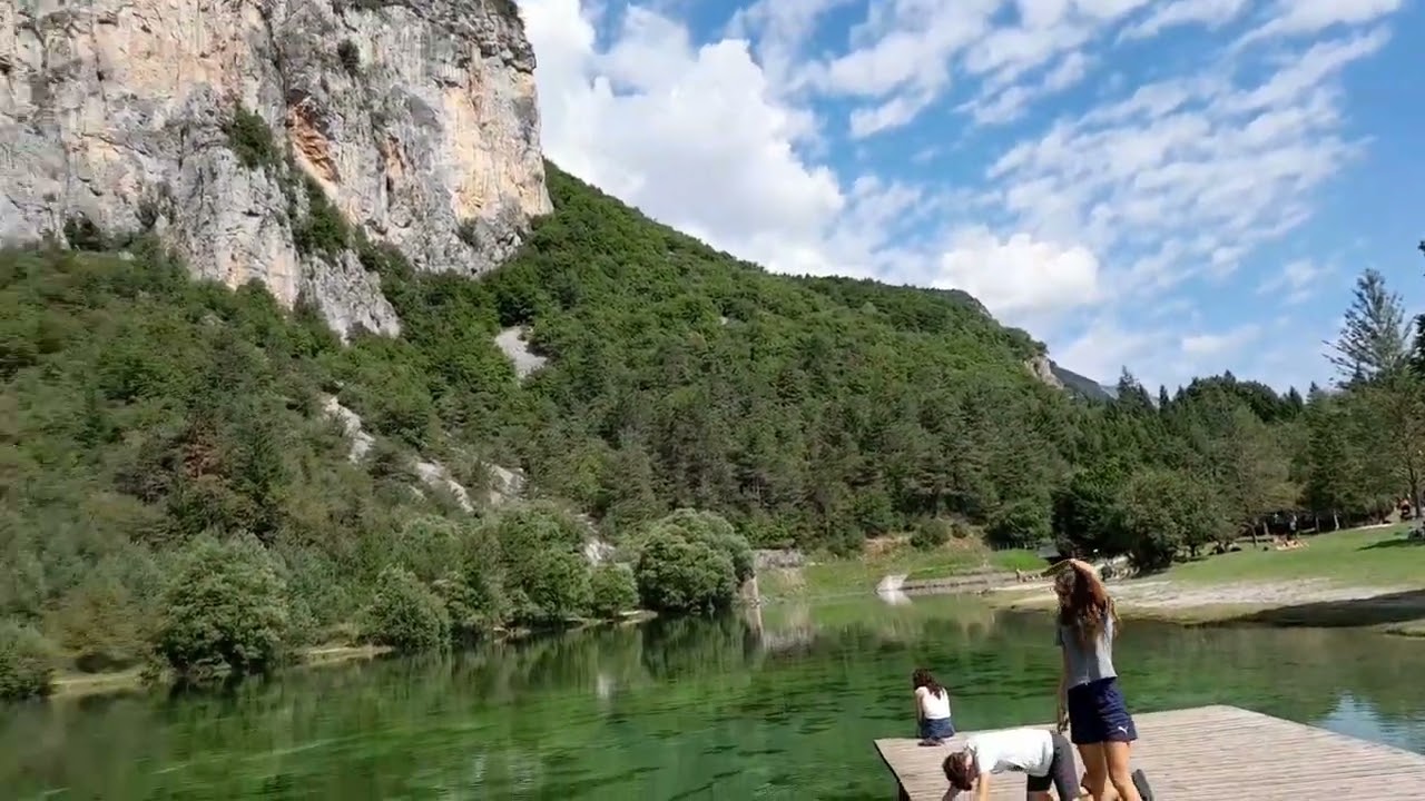 Le Trote del lago di Nembia paradiso per pescatori e bagnanti | big trout a nebbia | lago di Nembia