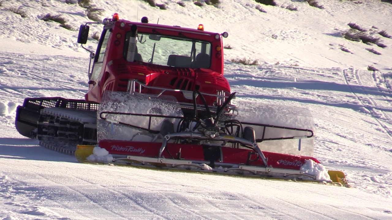 Trabajos Valdesqui. Pisado de pistas con una sola nevada