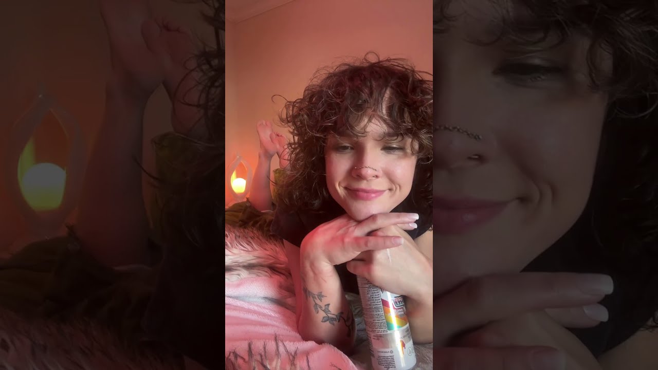 Девушка показала свои ноги в прямом эфире в TikTok