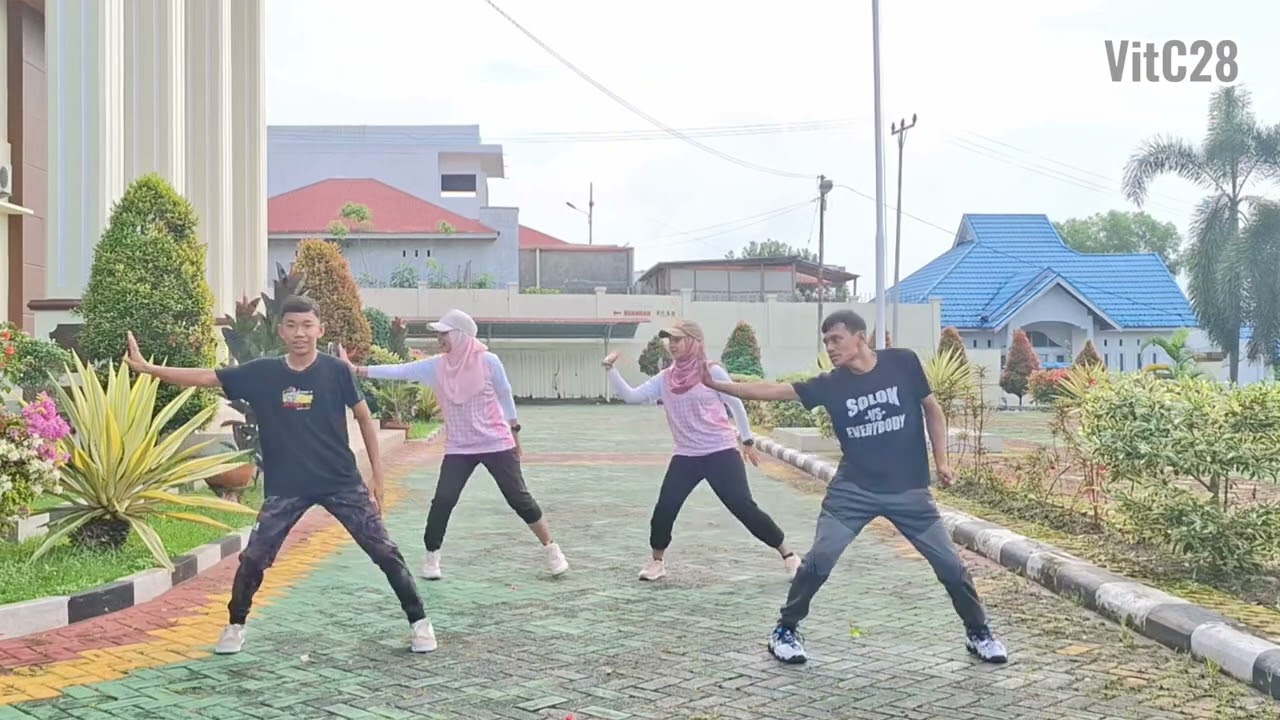 ANAK SEKOLAH by Chrisye. || SENAM KREASI || DANCE FITNES