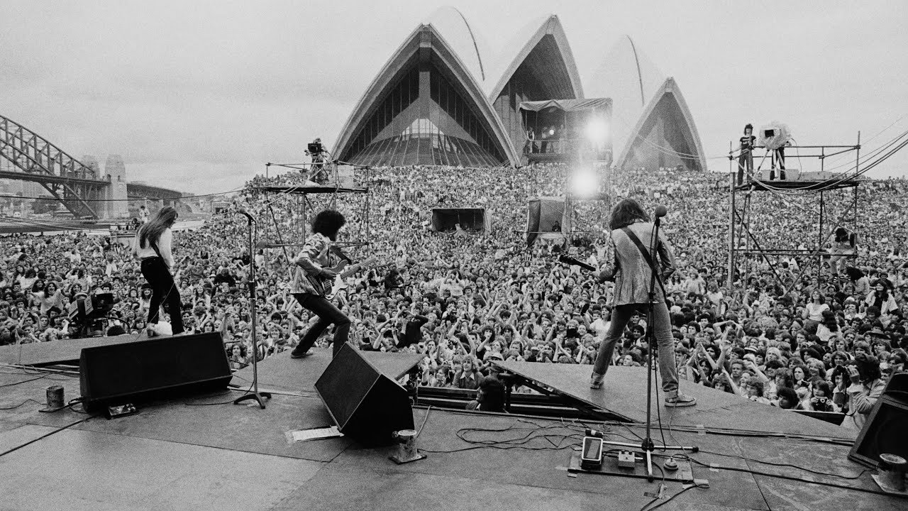 Thin Lizzy - Cowboy Song / The Boys Are Back In Town (Sydney '78)