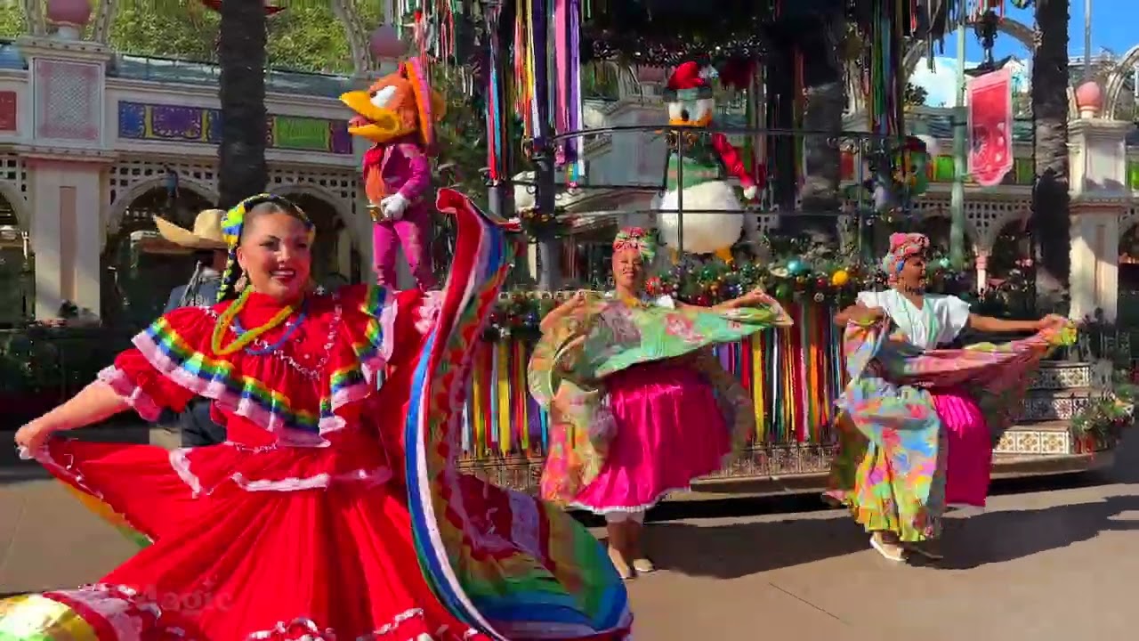 Disney ¡Viva Navidad! Street Party | Holidays at the Disneyland Resort 2025 4K