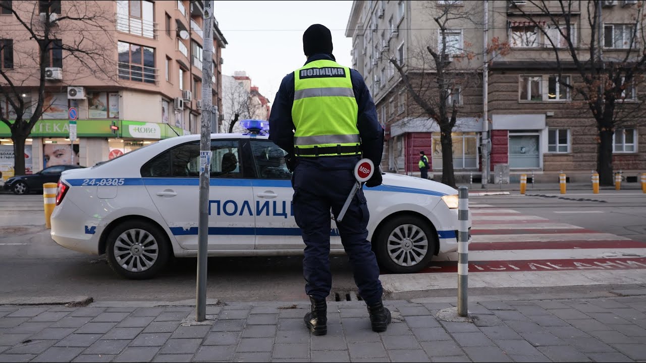Инспектор Иво Биков: Телефоните и слушалките нямат място на пътищата