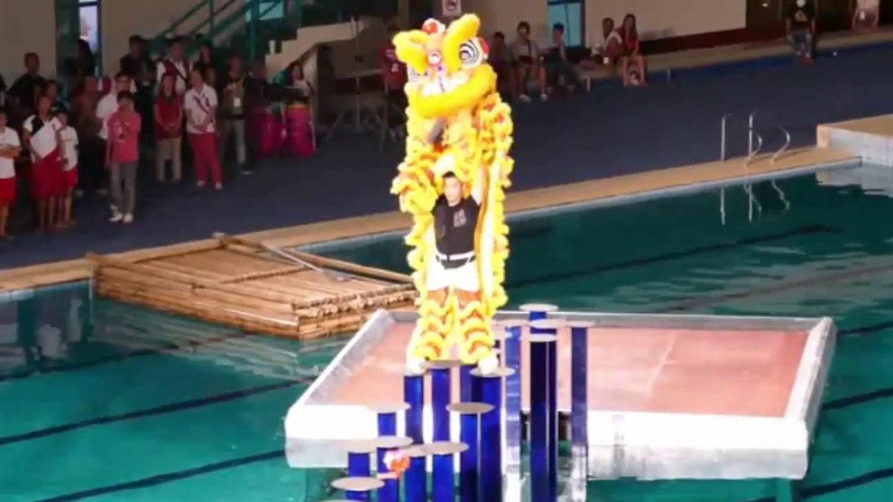 Amazing Lion Dance On Water