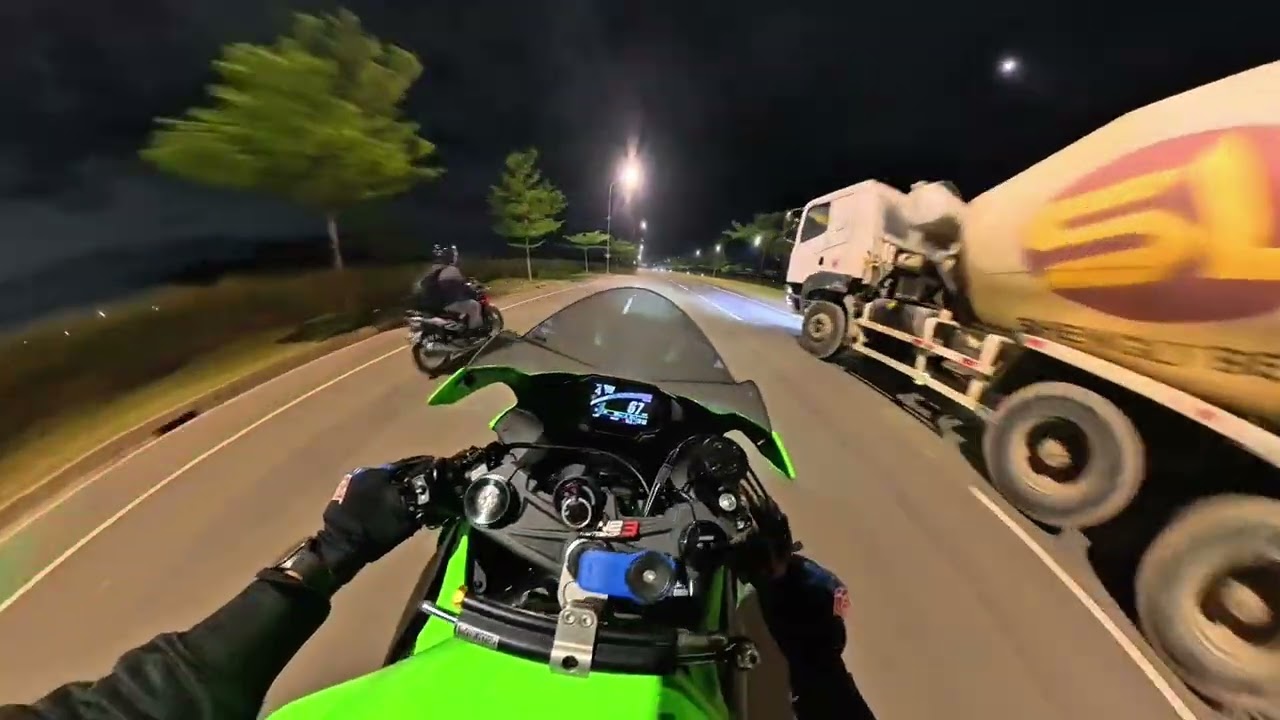ZX6R Night Ride – Empty Highway Speed Run 220 km/h (Break-In | Akrapovic Raw Sound)