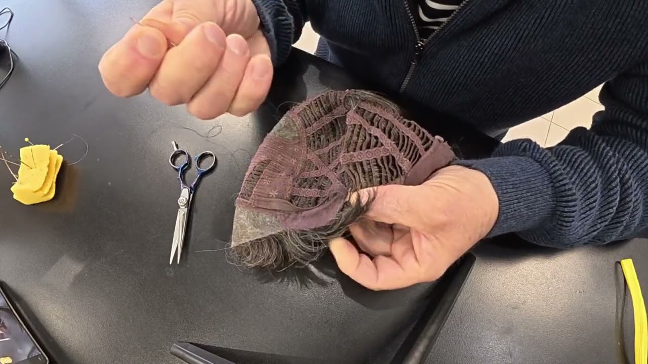 Rétrécir une prothèse capillaire avec trames .