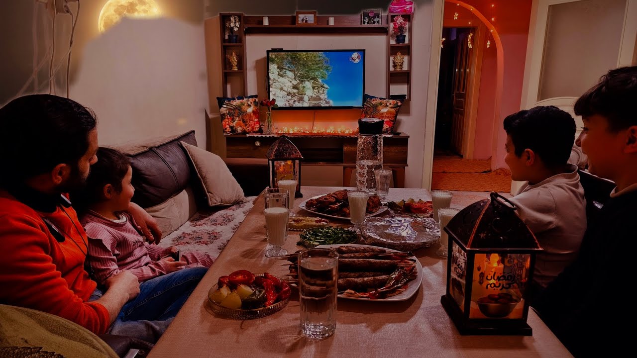 فطور اليوم 17رمضان 🌙كبة بالسيخ شيش طاووق 😊وابني جرب أكلة ترند 😂فعلا تستحق التجربة ❤️❤️❤️😀