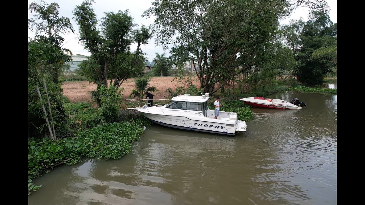 Du thuyền Bayliner Trophy giá 690tr , 2 phòng ngủ,1 toilet. Chưa sử dụng tại VN, 0981960876