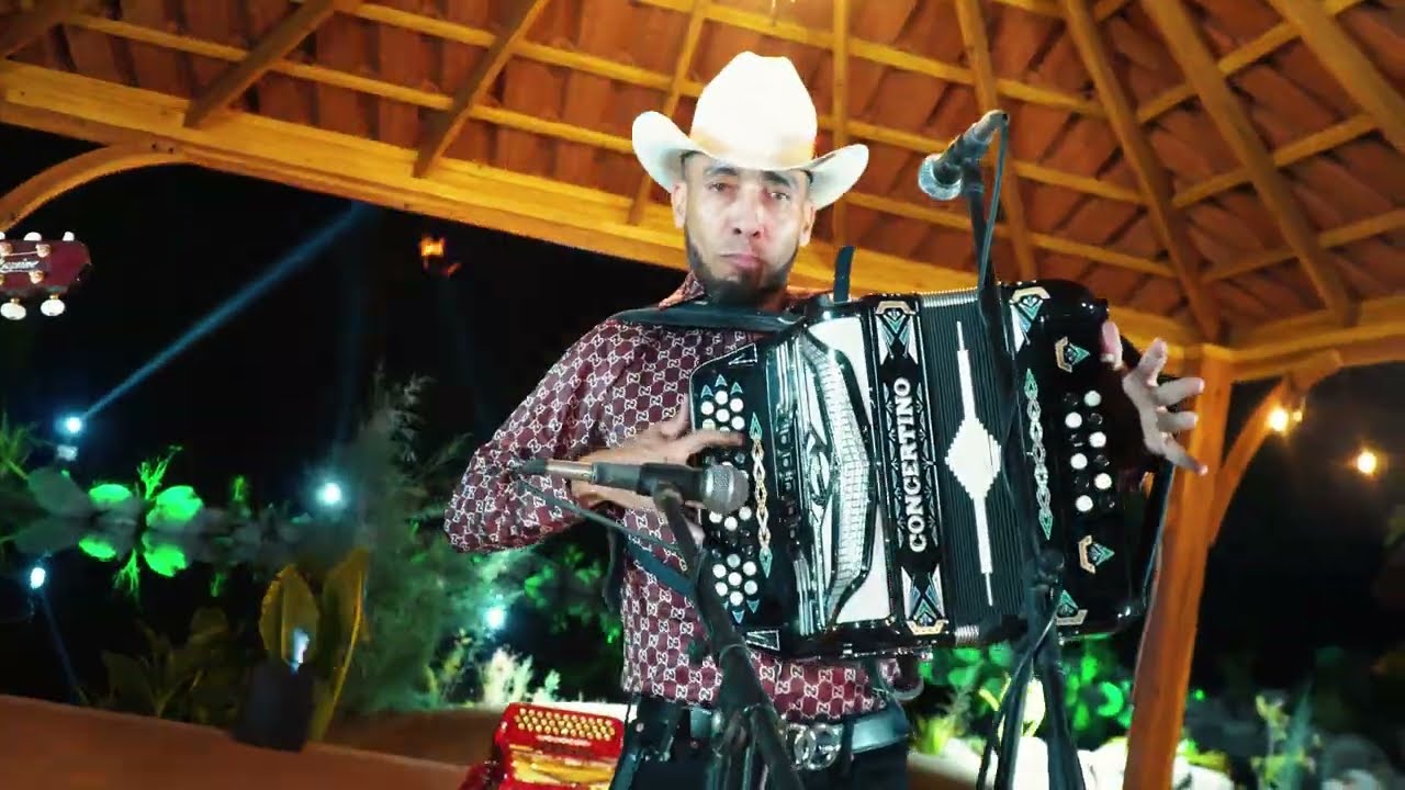 Lupe Borbon y Su Blindaje 7 - Sangoloteadito (En Vivo desde Alamos)