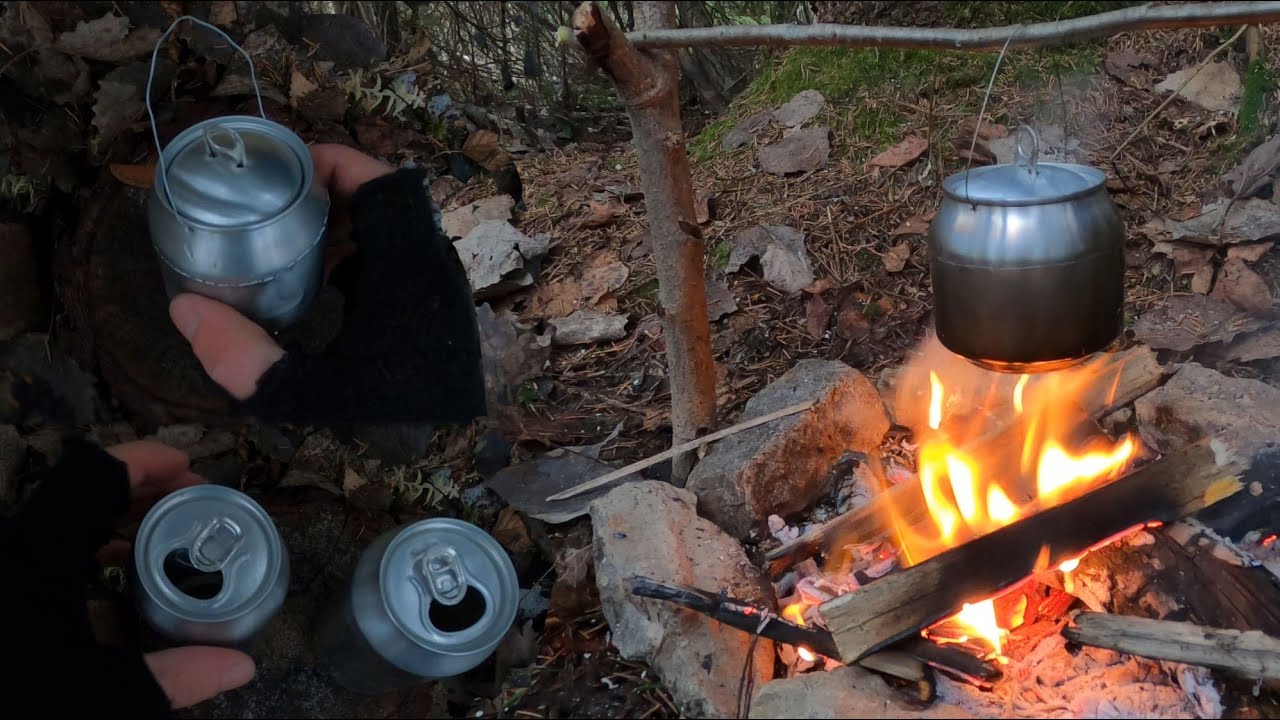 Miniature bushcraft cooking pot