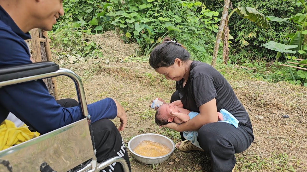 Ly thi ca Mow the grass and take care of the new born baby.