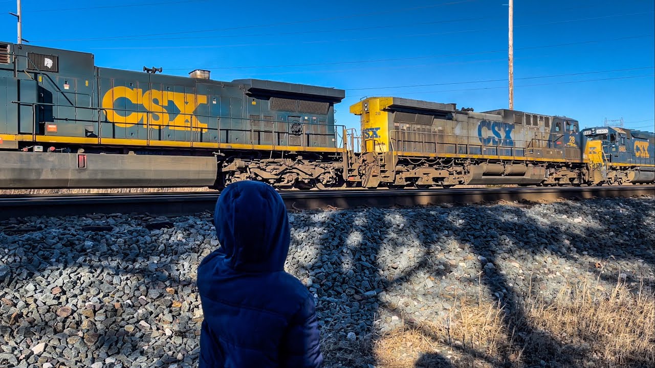 TRAIN TRACKING #25 | Remote Controlled CSX Engines On A Windy Winter Day!!