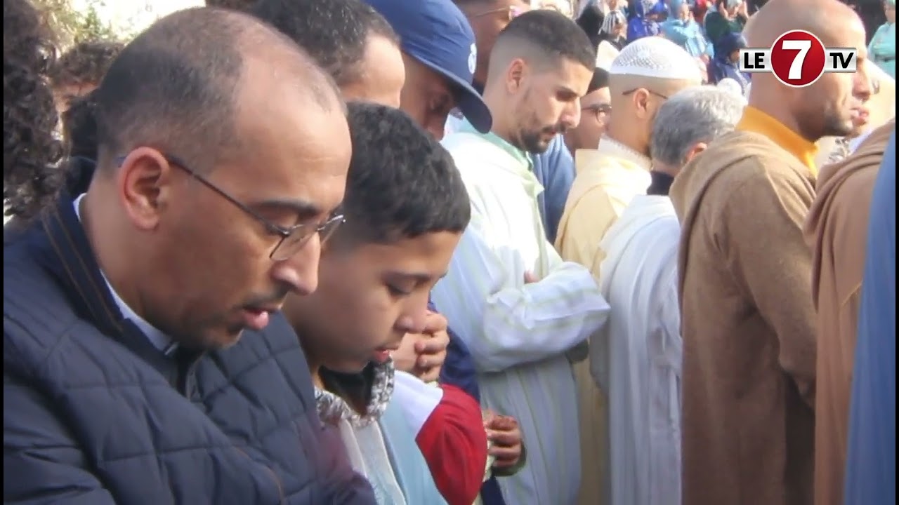 حشود غفيرة من المصلين تؤدي صلاة عيد الفطر بالمحمدية وسط أجواء روحانية