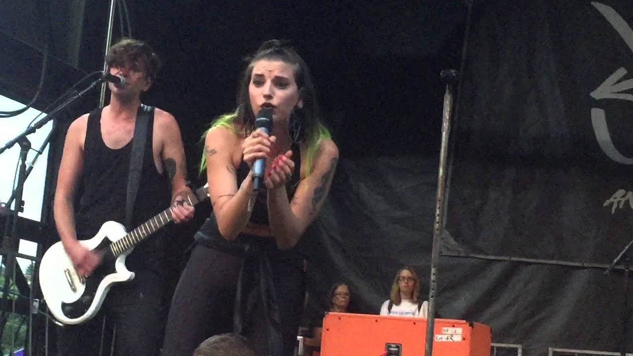Juliet Simms - "Not Broken Yet" (LIVE) 7.1.15 Featuring Andy Biersack Vans Warped Tour Nashville