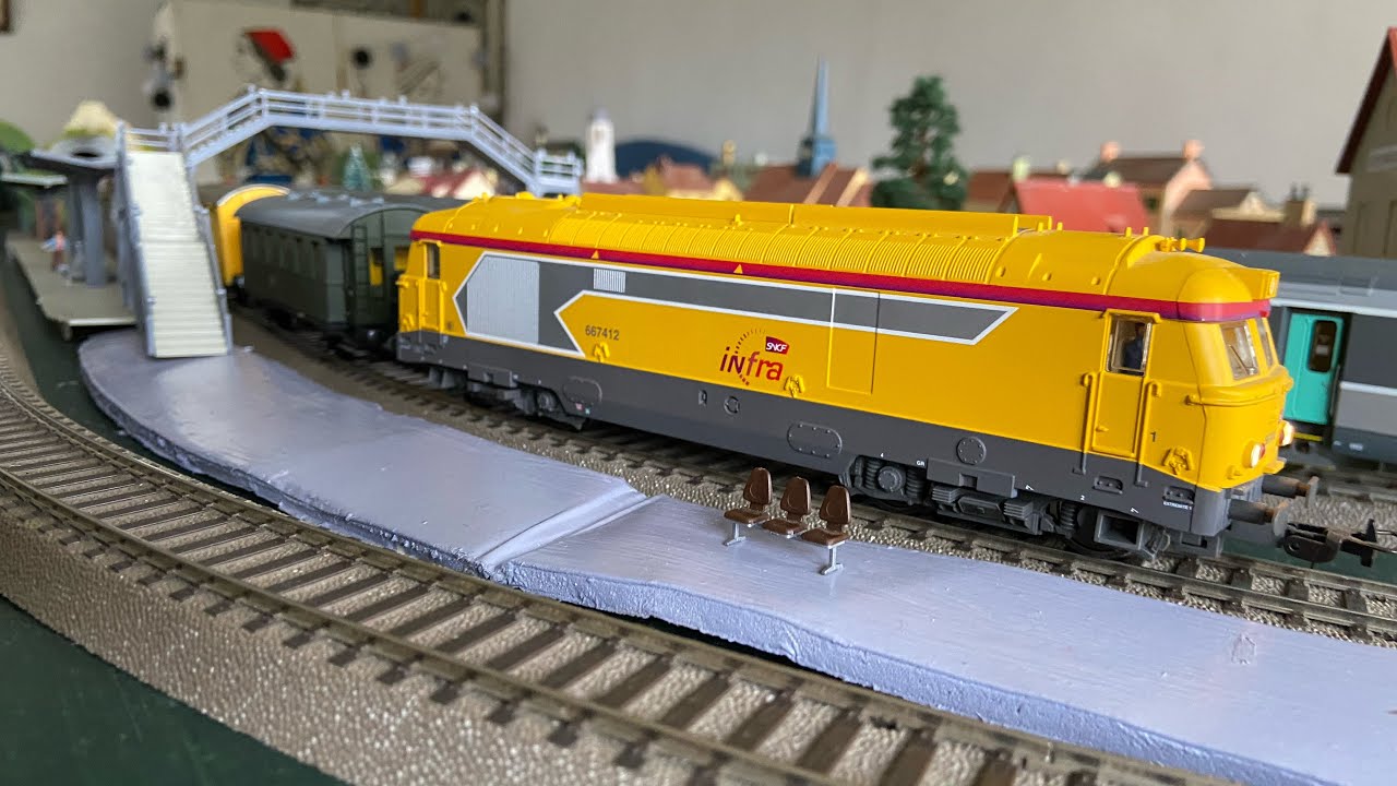 Mes deux nouveaux wagons + ma nouvelle passerelle de gare sur le réseau ! 