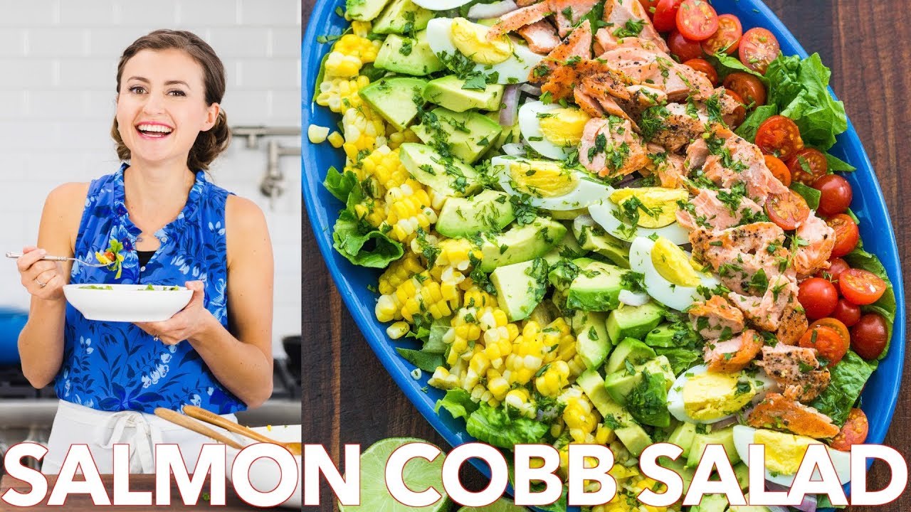 Салат с морепродуктами Healthy Cobb и легким салатом