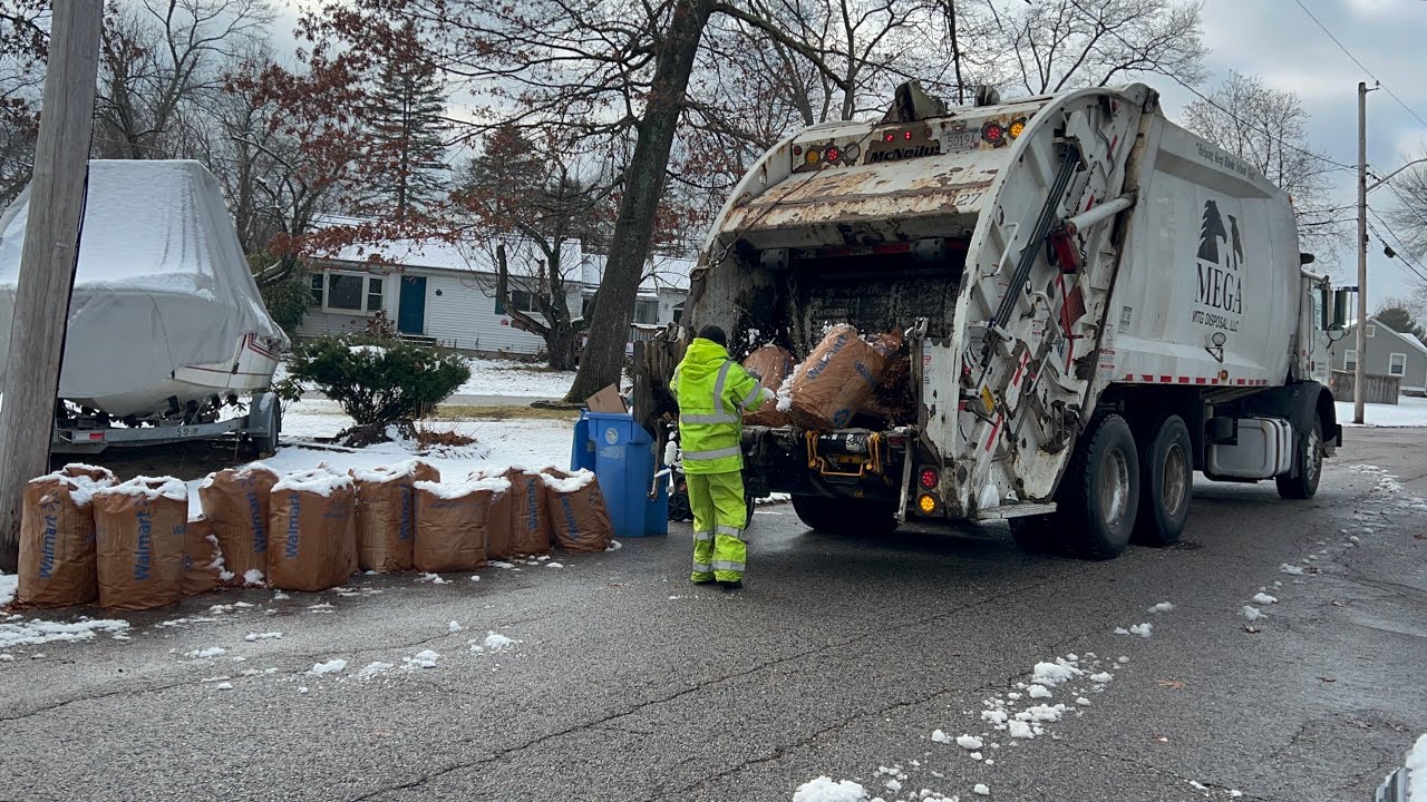 MEGA Disposal Garbage Truck VS Snowy Yard Waste