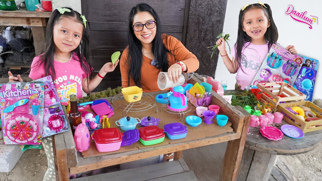 COMPRÓ JUGUETES DE COCINA EN EL MERCADO y JUGAMOS CON ELLOS con TIERRA, HOJAS y PIEDRAS | Daailum