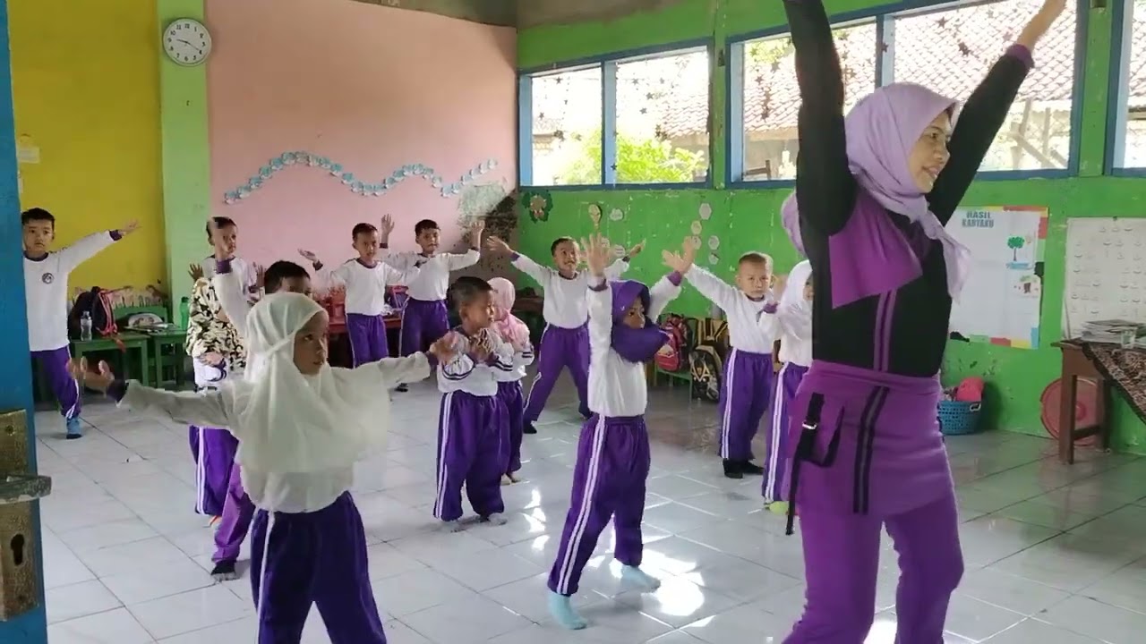 Senam Kreasi Guruku Tersayang TK DW Disdikbud kabupaten Pamekasan 