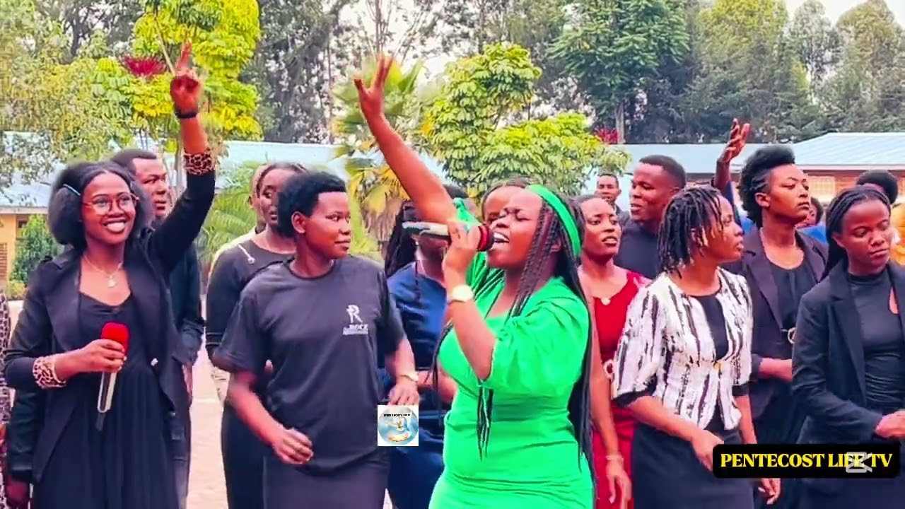 INDIRIMBO NZIZA , MU MAJWI MEZA CYANEE RASSA CHOIR YA UTAB BYUMBA IRATUNEJEJE 