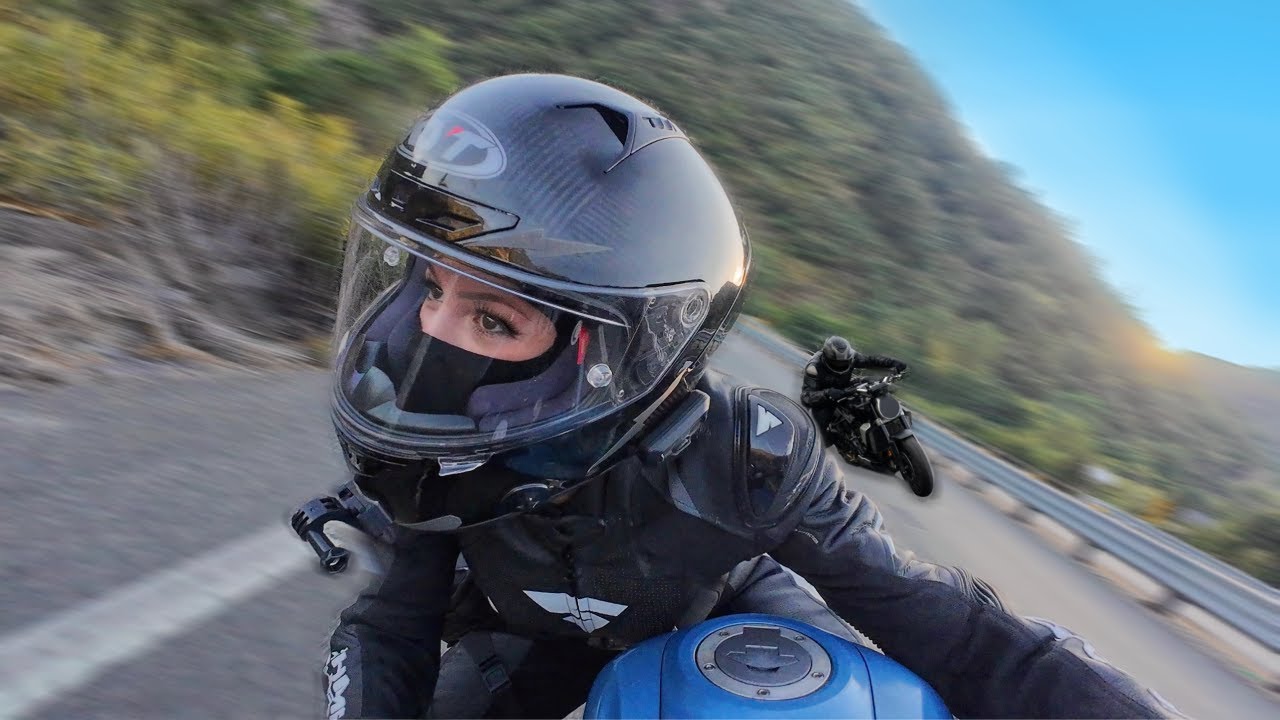 GIRL RACES STRANGER IN THE CANYONS