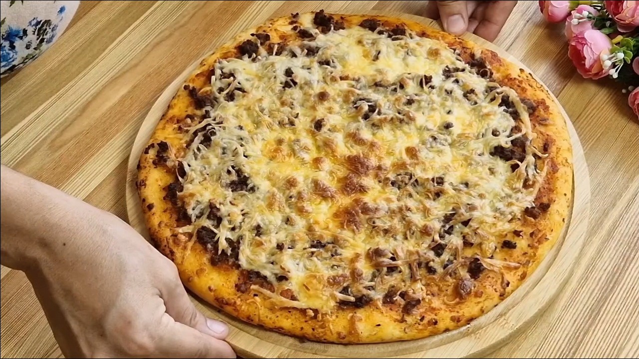 Pizza. Minced meat pizza recipe.