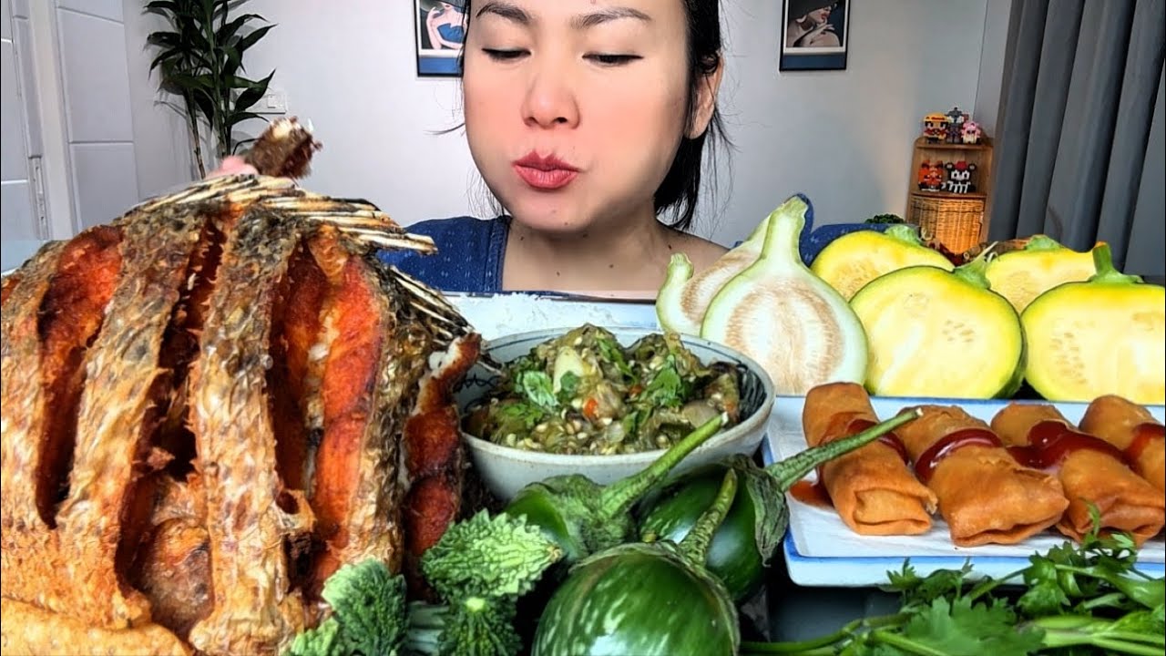 Thaifood ASMRน้ำพริกหอมกินกับปลาทอดกรอบมีปอเปี๊ยะทอดOnion chili paste fried fish MUKBANG SHOW 