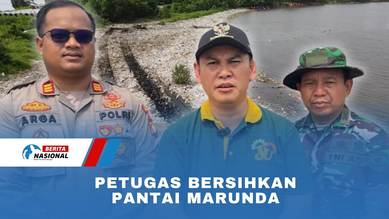 Petugas Bersihkan Pantai Marunda