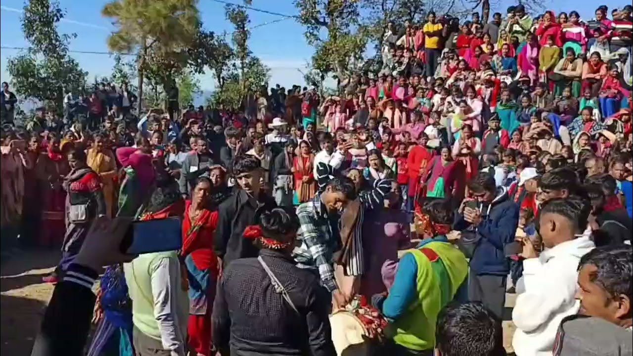 देव भूमी उत्तराखंड|| भगू भाई ने लगया तावर तोर देवताओ का मंडाण ||जय डोनडियो कालिंका 