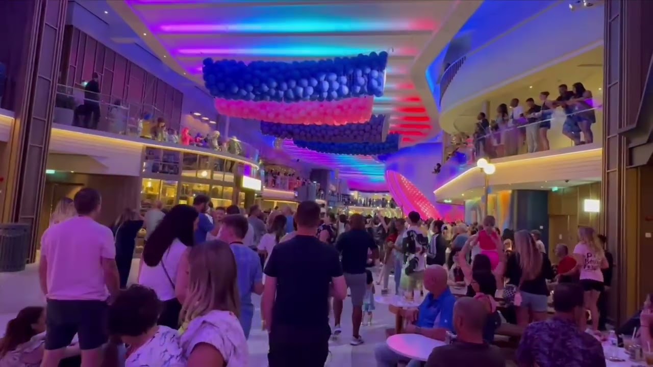Icon of the Seas 'Balloon Drop' 7-Day Western Caribbean Oct. 2025