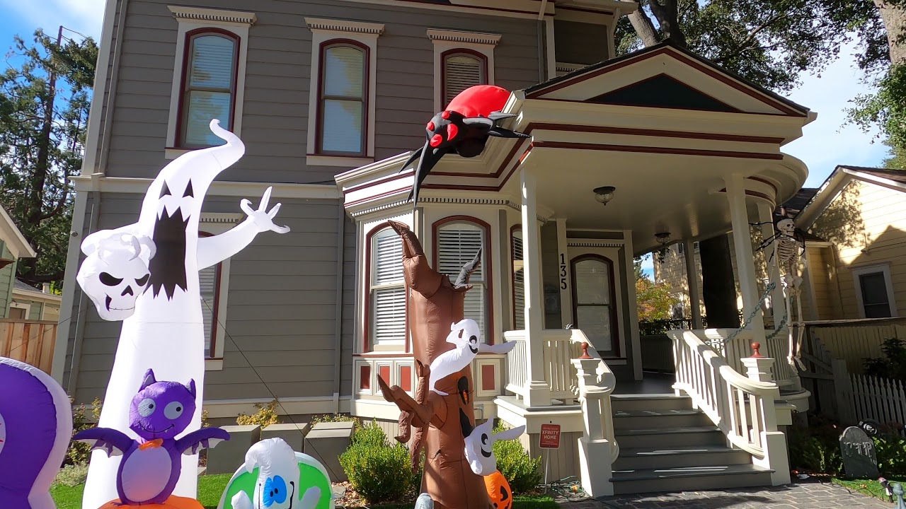 Bay Area Halloween Decoration in Los Gatos